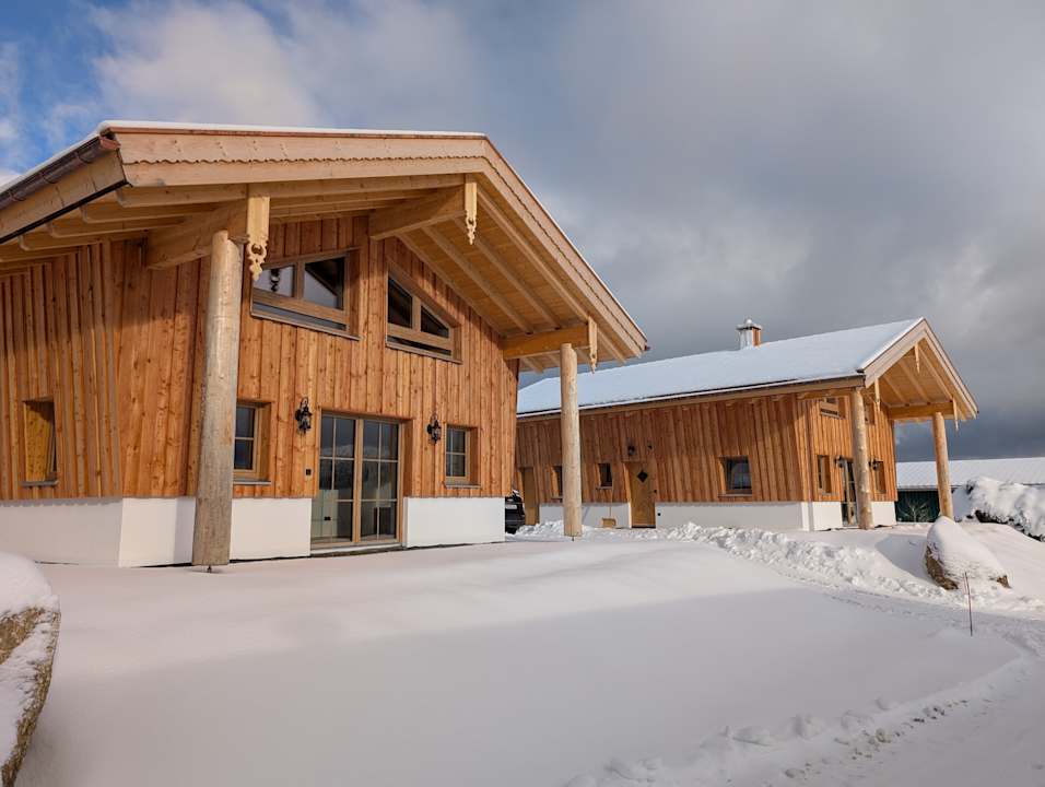 Außenansicht Inser Hof - Hüttenleben Bayern
