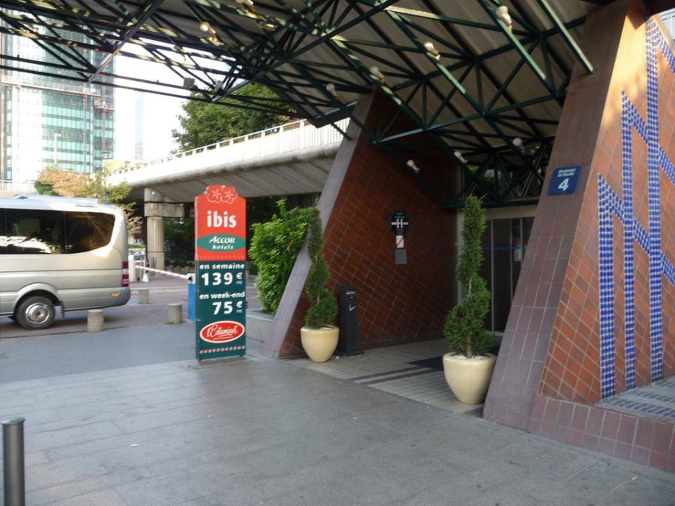 Eingangsbereich Hotel Ibis Paris La Défense Centre
