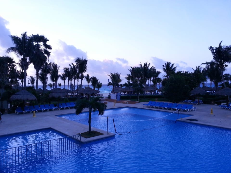 Pool in der Dämmerung Viva Azteca by Wyndham - All Inclusive Resort
