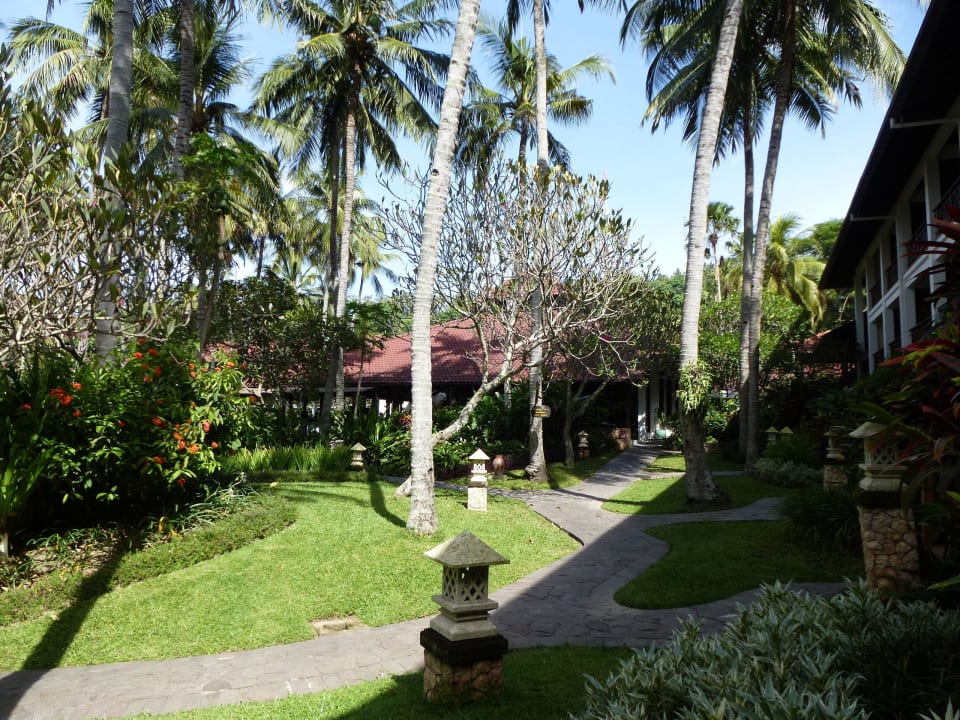 Gartenanlage Hotel Sheraton Senggigi Lombok Beach Resort