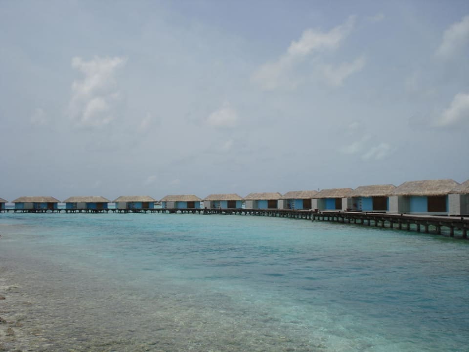 Blick auf Wasserbungalow Cinnamon Dhonveli Maldives