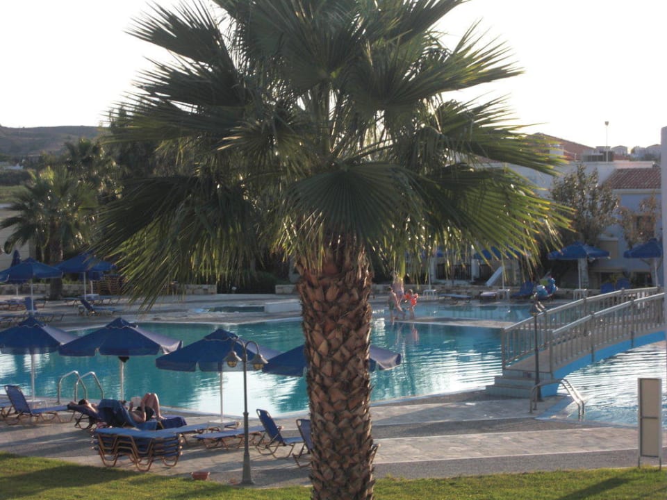 Einer der 5 Pools Neptune Luxury Resort