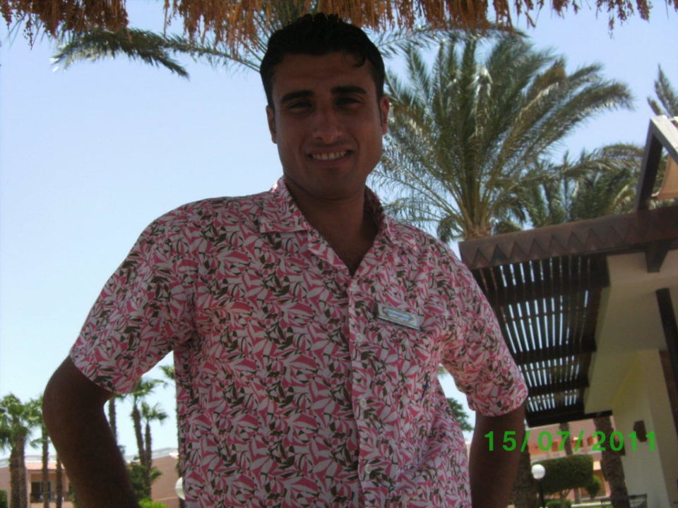 Einer der besten Kellner der Cinderella-Bar Beach Albatros Resort