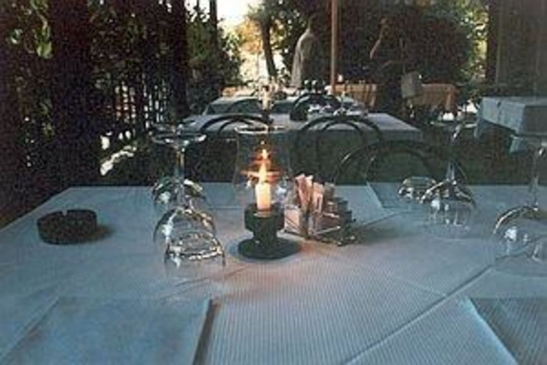 Tables outdoor alla Campagna - The Chocolate & Flowers hotel