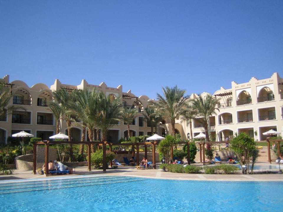 Blick über den Pool Hotel JAZ Makadi Star & Spa