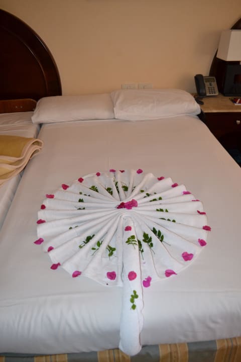 Сюрприз в номере Stella Beach Resort & Spa Makadi Bay