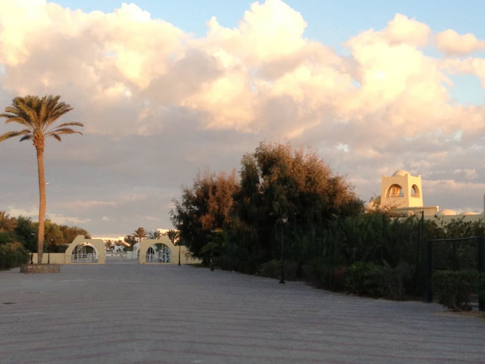 Zum Strand TUI MAGIC LIFE Penelope Beach