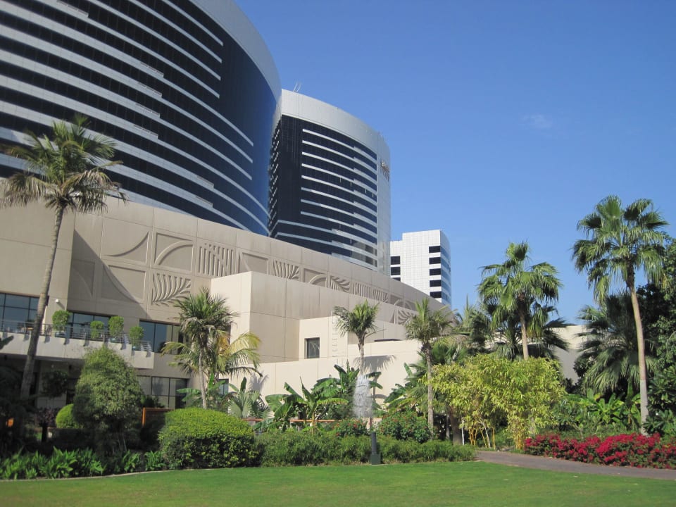 Hotel von der Gartenseite aus  Grand Hyatt Dubai