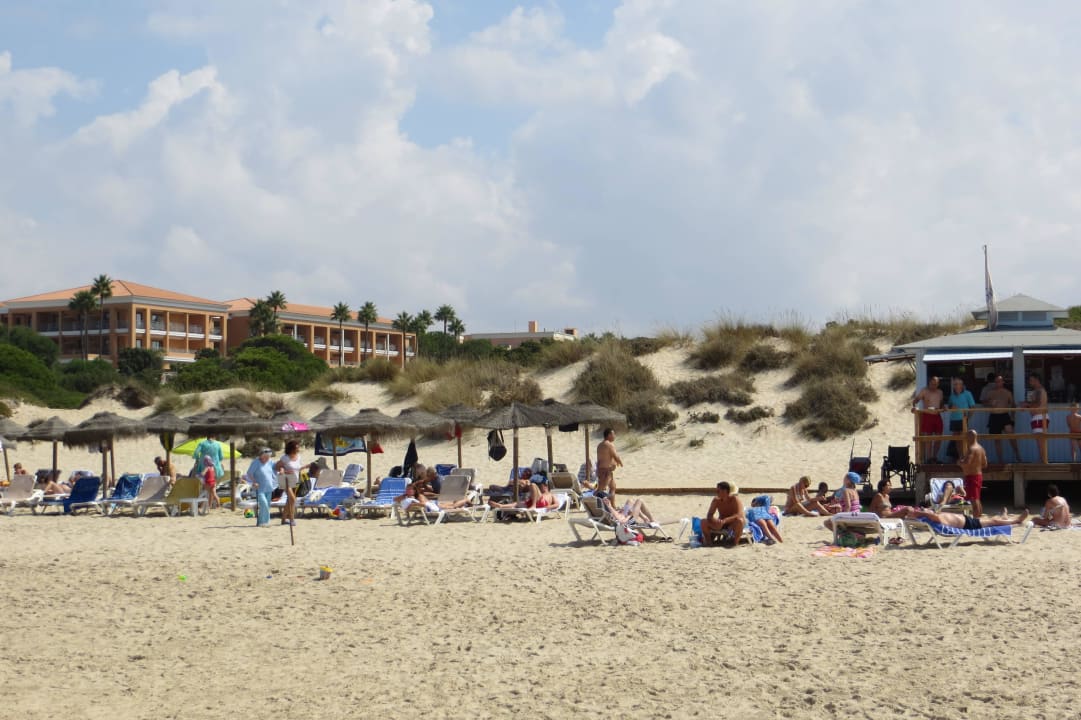 Hotelliegen mit kleiner Bar Hipotels Barrosa Garden