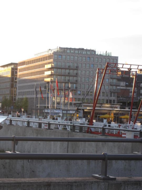 Blick auf das Hotel vom Hafen aus ATLANTIC Hotel Kiel