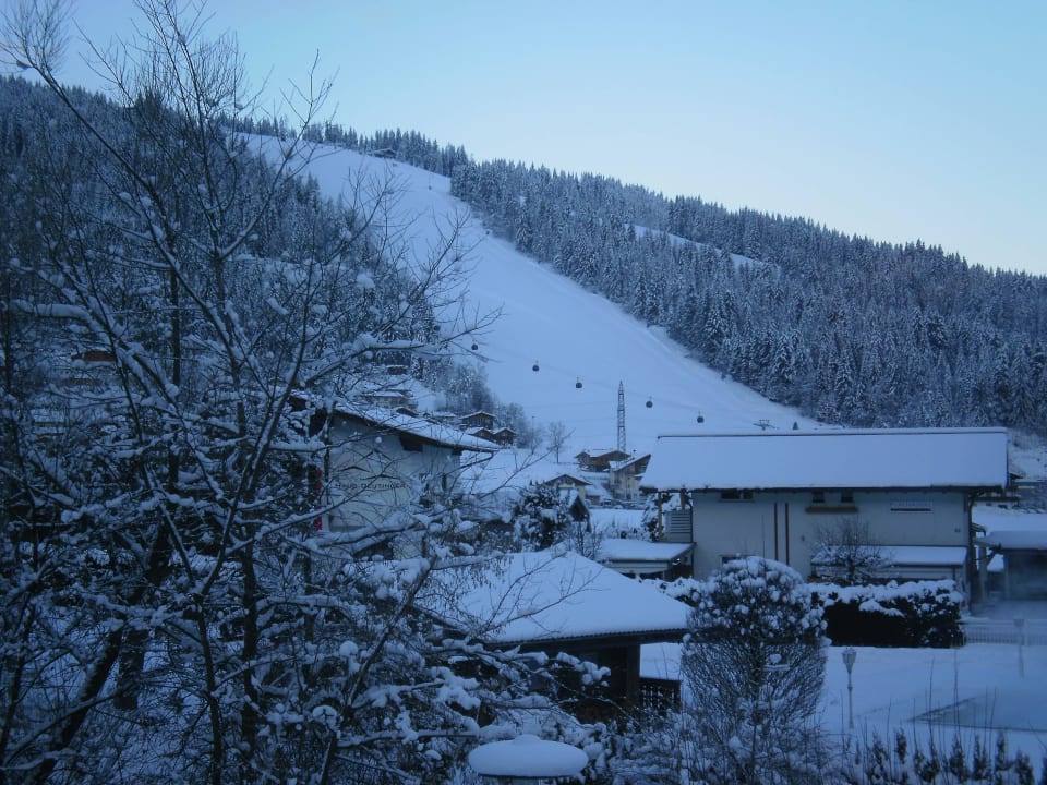 Vom Badfenster... Hotel Bergzeit by seven