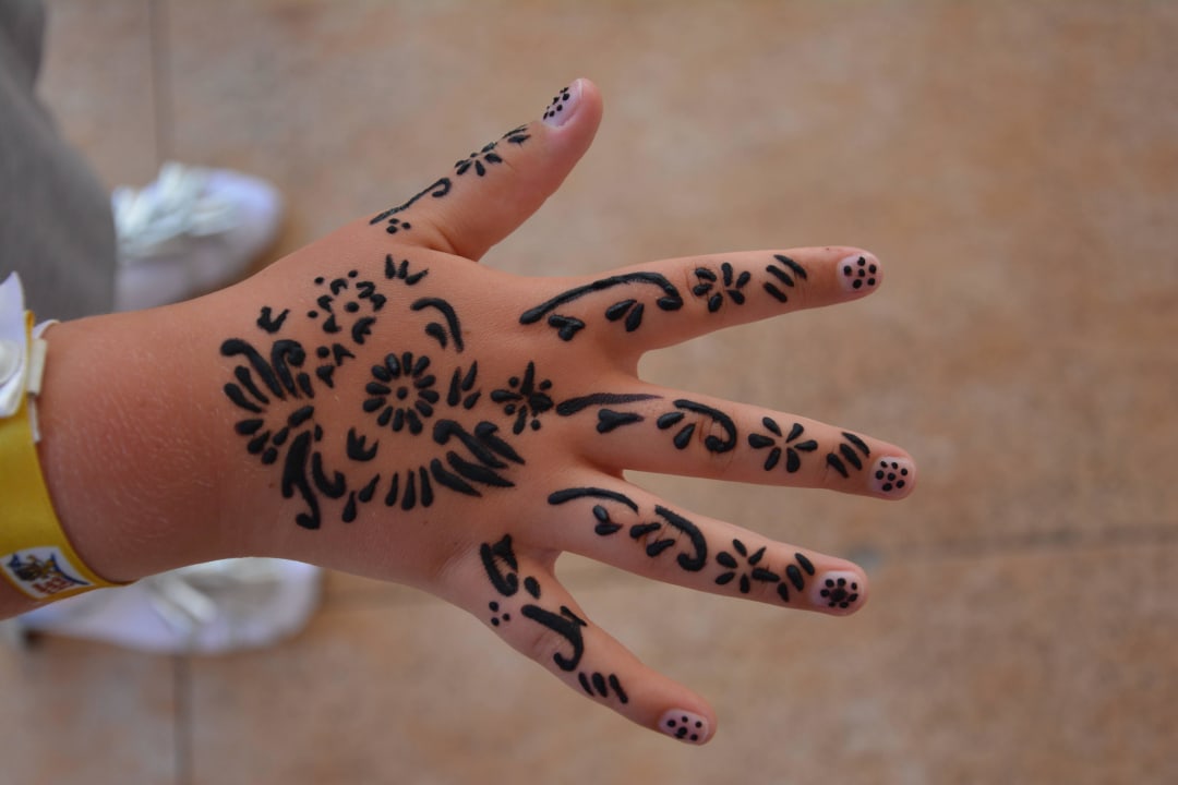 Zauberhaft geworden vom lieben Hennakünstler  Hane Family Resort