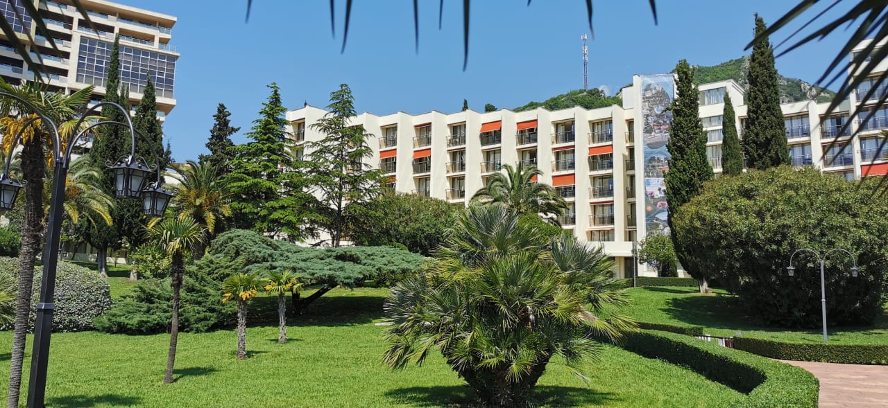 Gartenanlage Iberostar Waves Bellevue