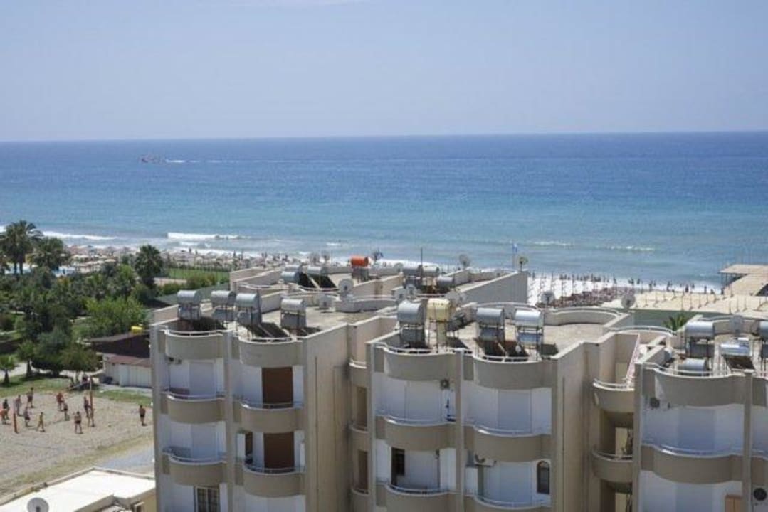 Blick aus dem Zimmer Richtung Strand Hotel Royal Garden Beach