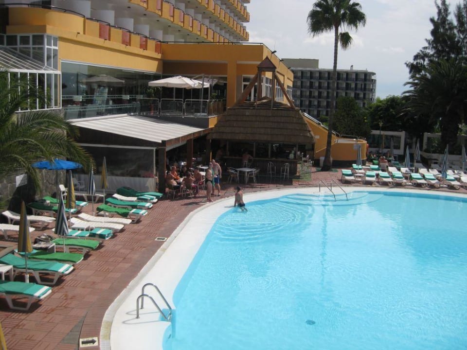 Großer Pool allsun Hotel Lucana