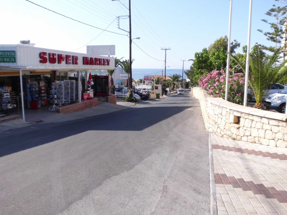 Supermarkt vor dem Hotel TUI SUNEO Chrissi Amoudia