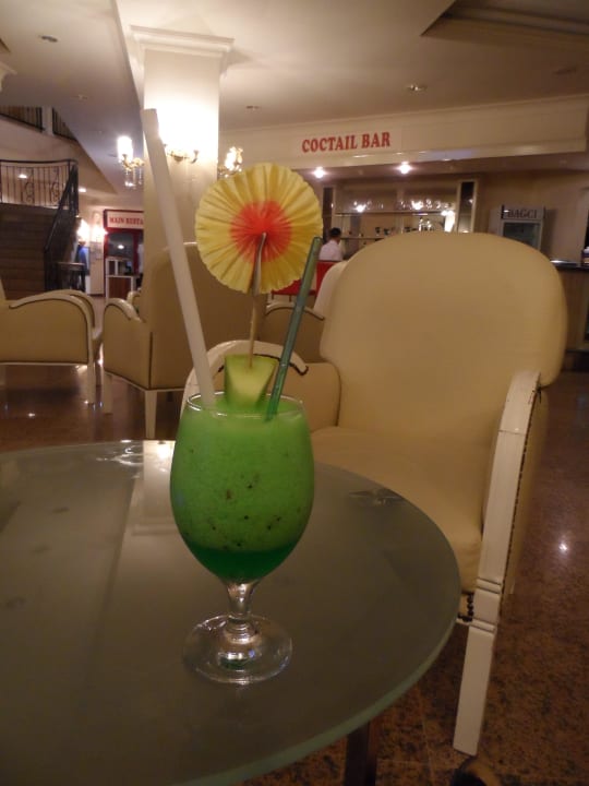 Lecker, lecker Cocktail Side Royal Paradise Hotel