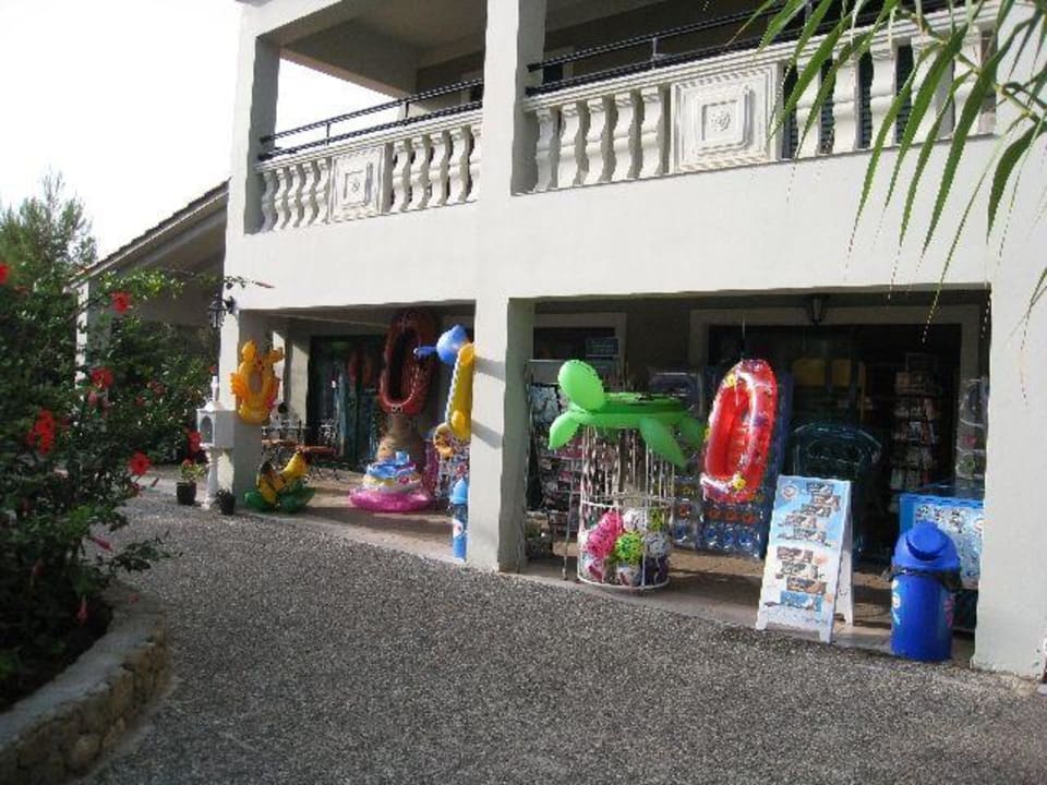 Hoteleigener Minimarkt The Bay Hotel & Suites