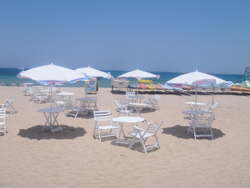 Keeping cool on beach Menaville Safaga