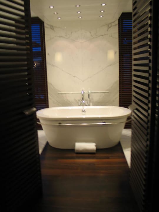 Badezimmer in Suite Kempinski Hotel Berchtesgaden