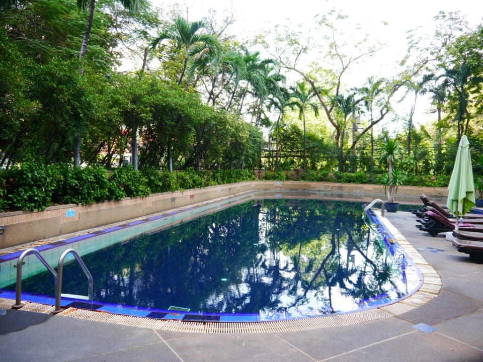 Pool Pantip Suites Sathorn