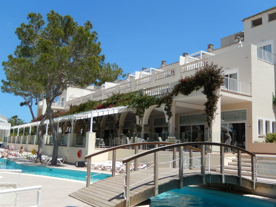 Essen in der Pizzaria am Pool Iberostar Waves Club Cala Barca