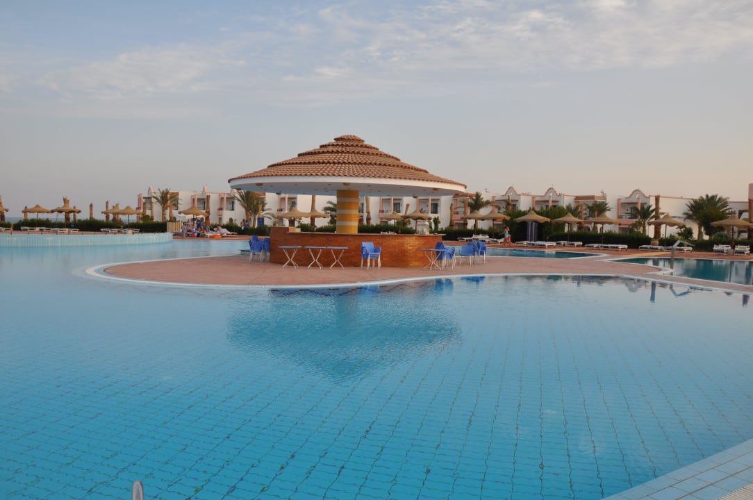 Bar przy basenie Fantazia Resort Marsa Alam