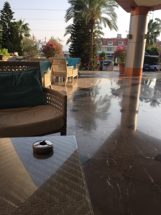 Lobby Hane Family Resort