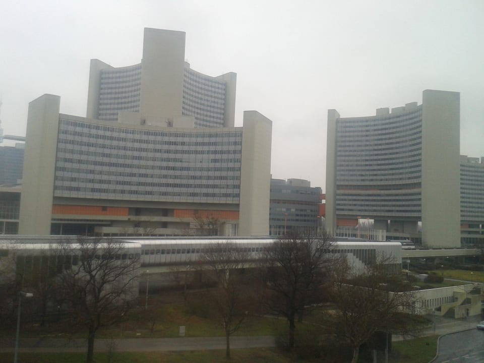 Viena International Centre delante del hotel ARCOTEL Kaiserwasser Wien