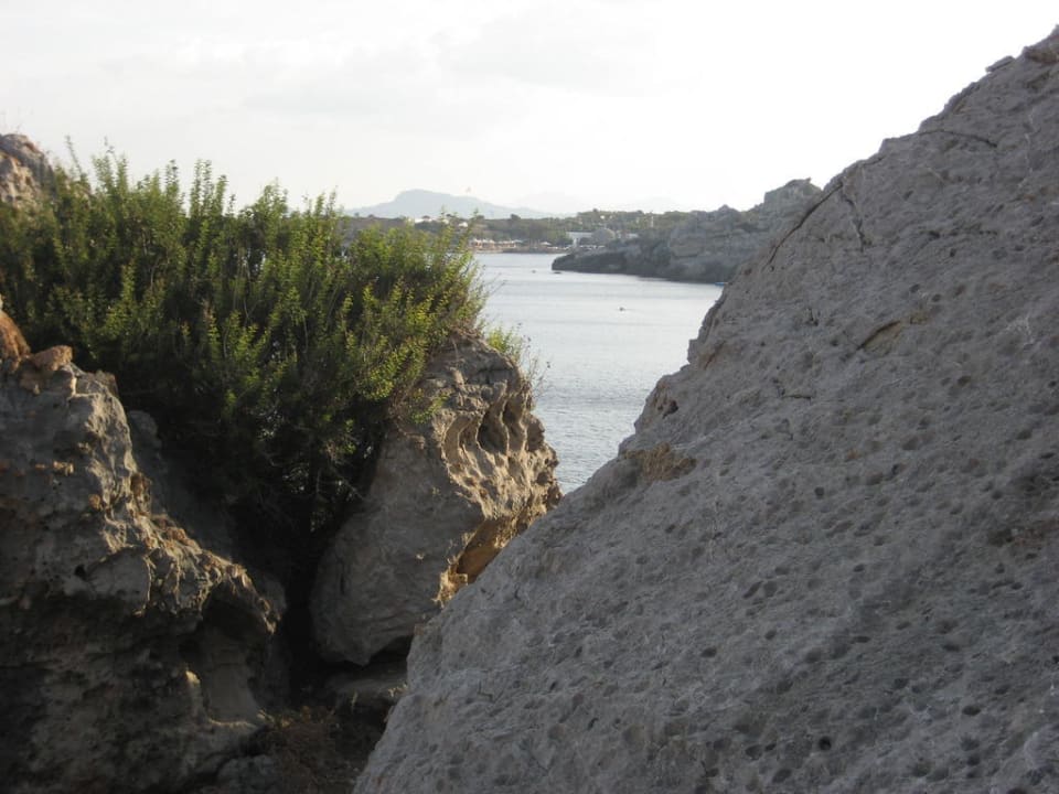 Auf dem Weg zum Strand Hotel Kalithea Horizon Royal