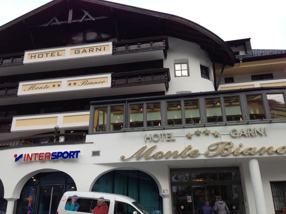 Eingang Hotel Monte Bianco