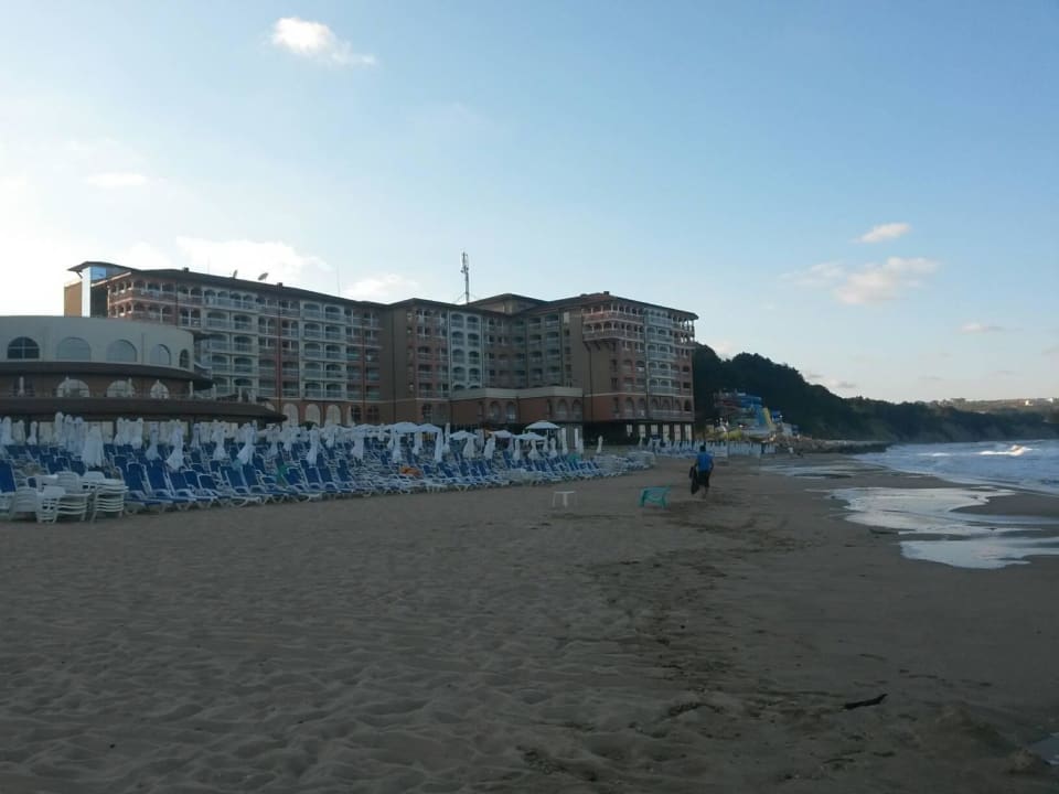 Hotel od strony plaży Sol Luna Bay