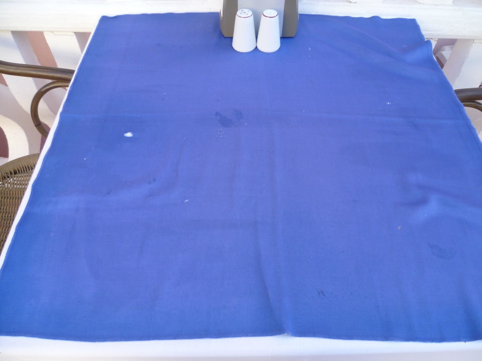 Tischdecken dreckig und mit Löchern Ölüdeniz Turquoise Hotel