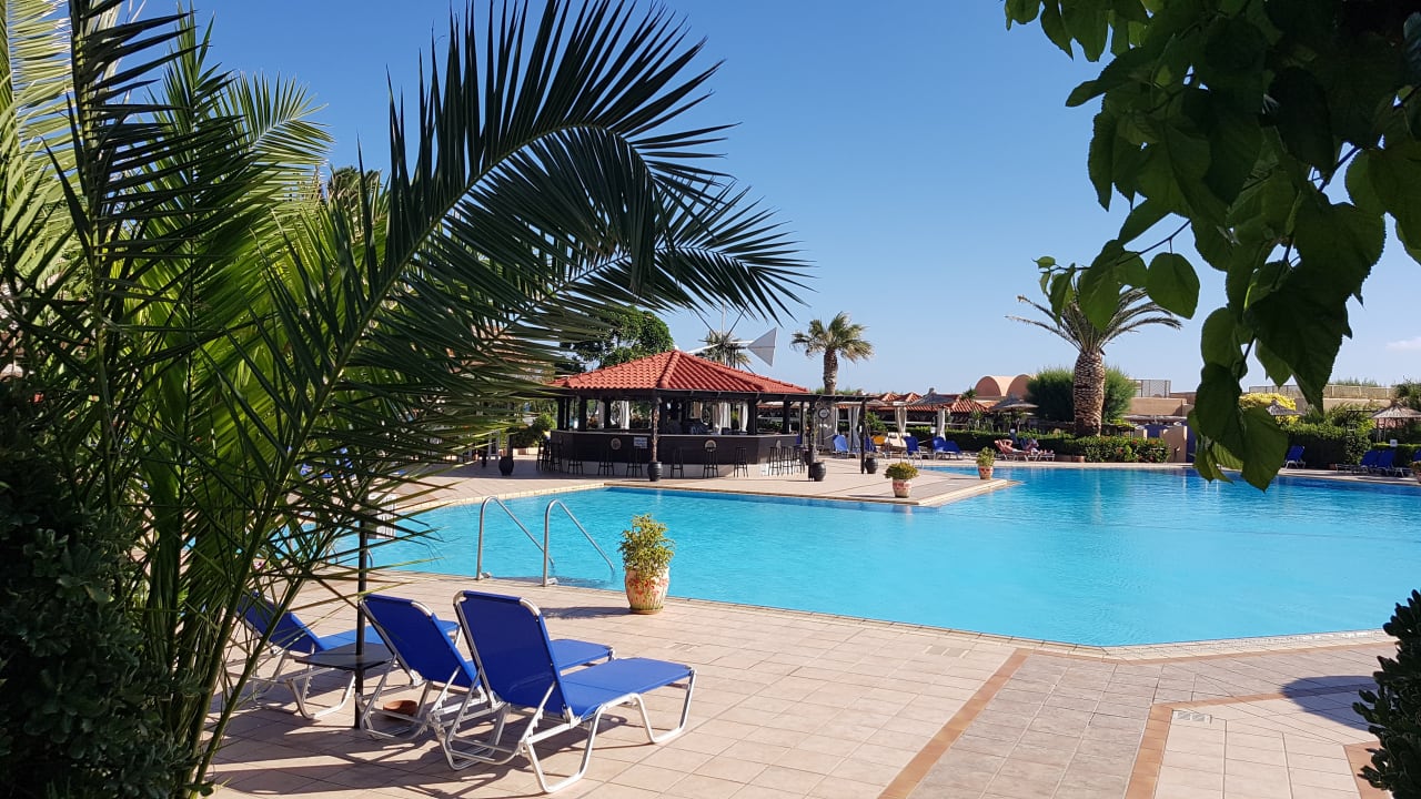 Pool Anissa Beach & Village