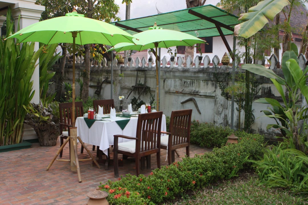 Frühstücksrestaurant im Garten Hotel Luang Prabang Residence