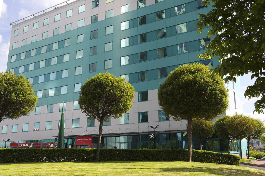Hotel Entrance AMEDIA Express Praha
