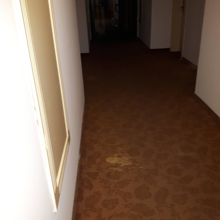 Undefinierbare Flecken in Fluren der  Grand Seker Hotel