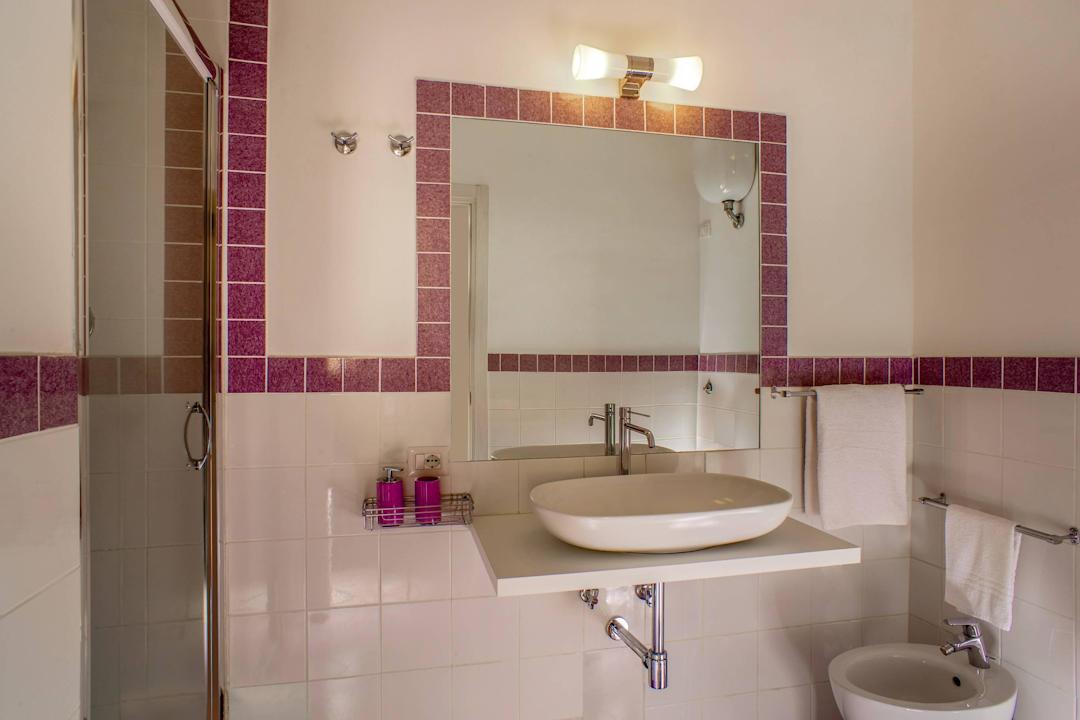 Double Room Bathroom Roma Central Guest House
