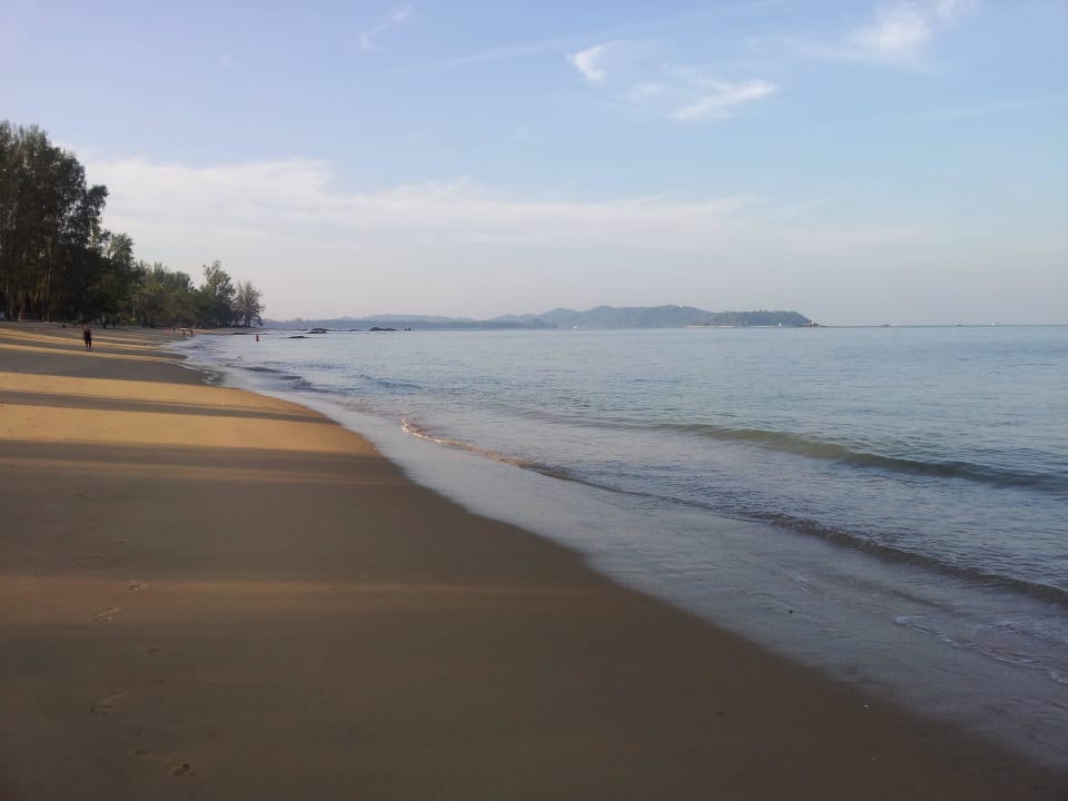 Weitläufiger Sandstrand Khao Lak Merlin Resort