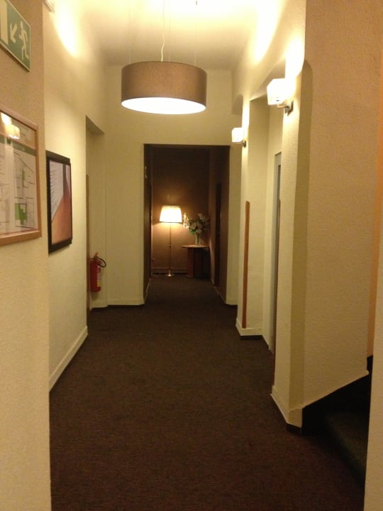 Way to the rooms Hotel Merkur