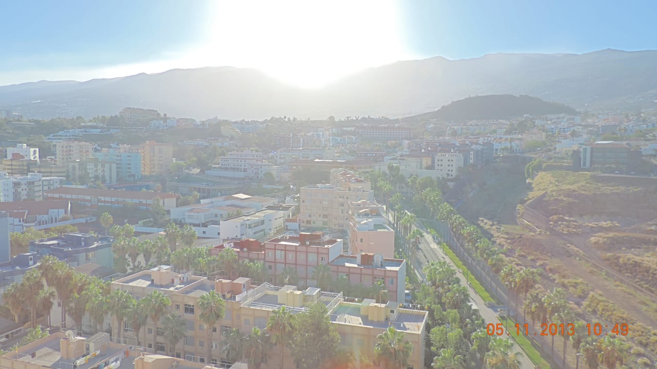 Blick vom Balkon Richtung Stadt Be Live Tenerife - Adults only