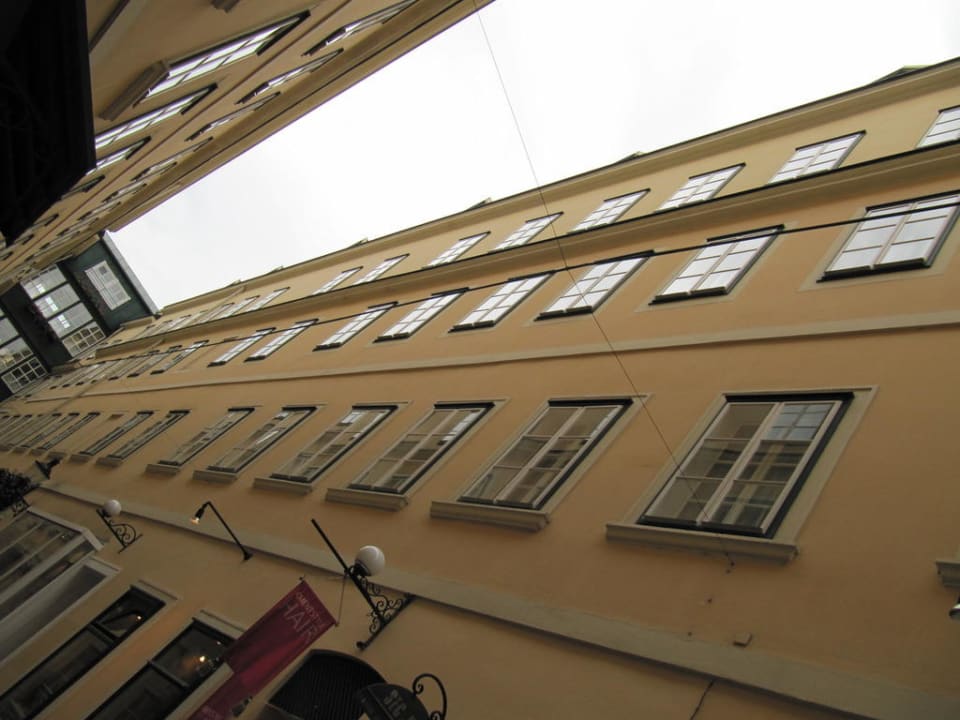 Blick vom Innenhof auf die Zimmer Mercure Grand Hotel Biedermeier