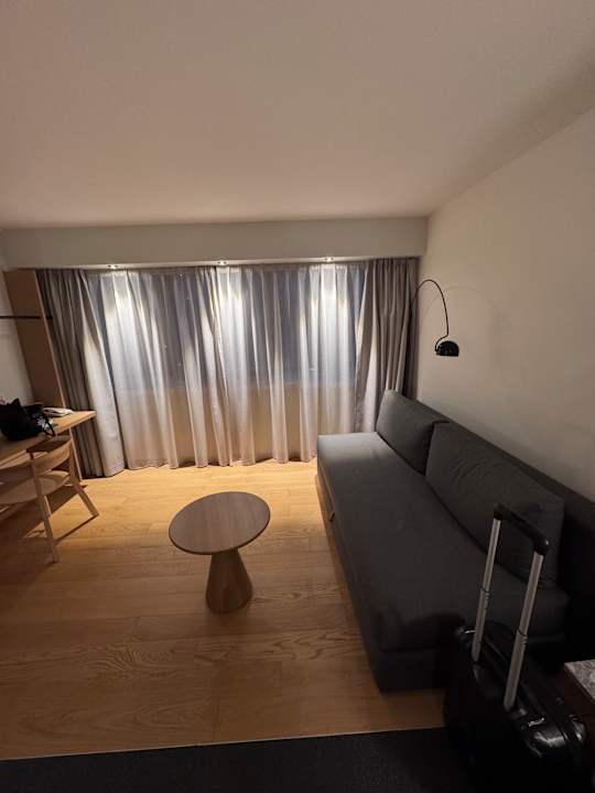 Zimmer Palmiers by Fassbind