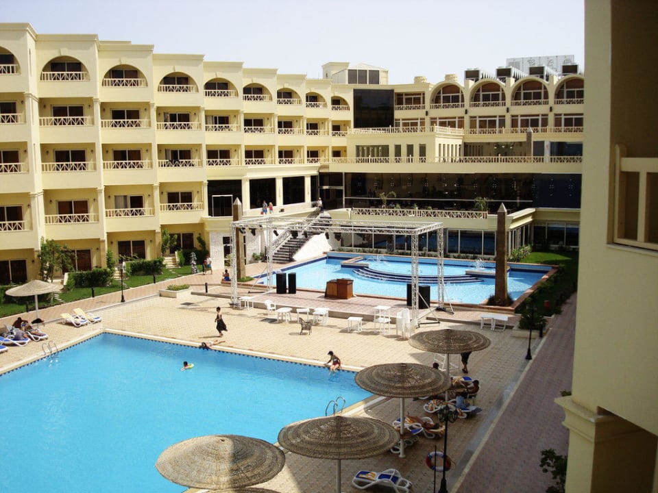 Отель AMC Royal Hotel & SPA