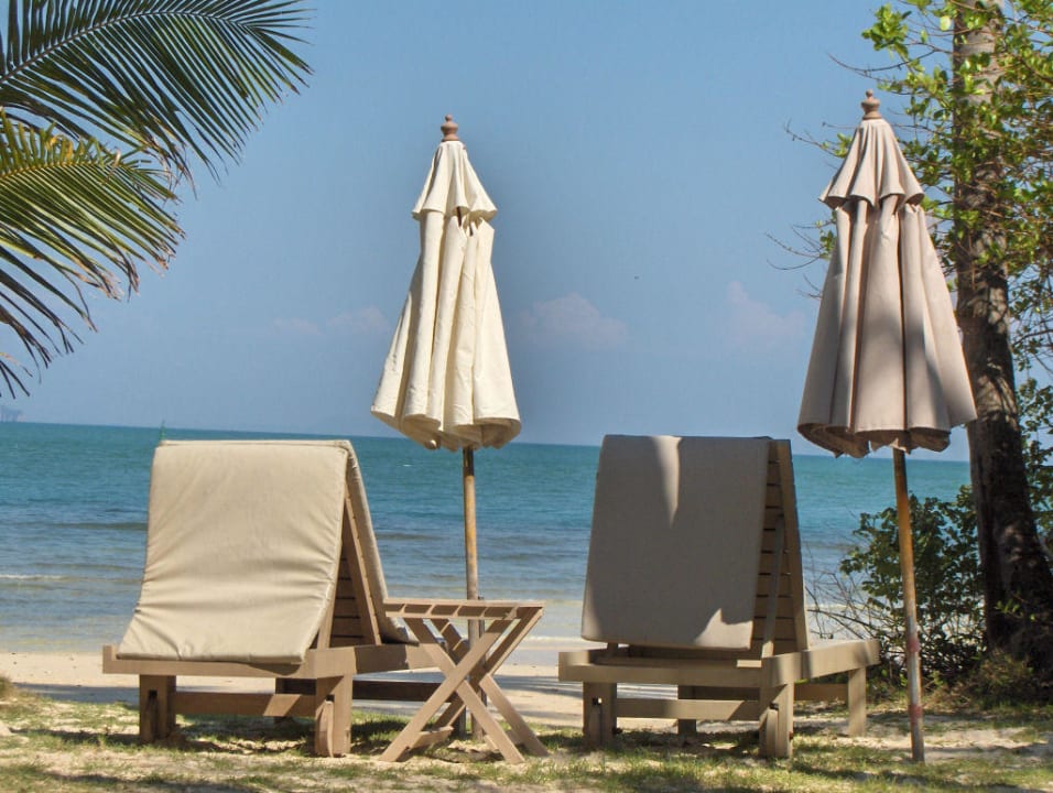 Holzliegestühle Cape Panwa Hotel