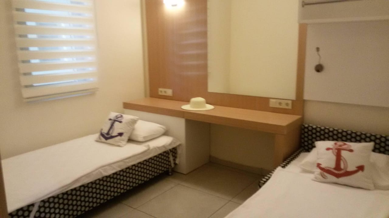 Sypialnia dziecięca w odremontowanej części hot i  AQI Pegasos World