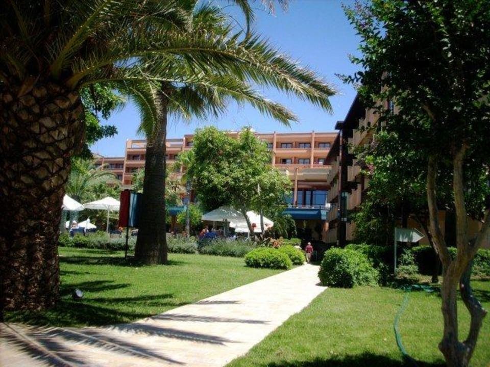Vom Pool zum Hotel Hotel Grand Side