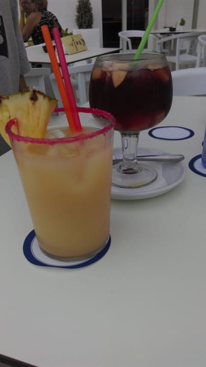 Pina Colada und Sangria (dunkle Aufnahme) BQ Bulevar Paguera - Adults only