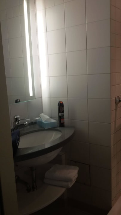 "Waschbecken bei Dusche" Hotel Europäischer Hof Hamburg (Hamburg