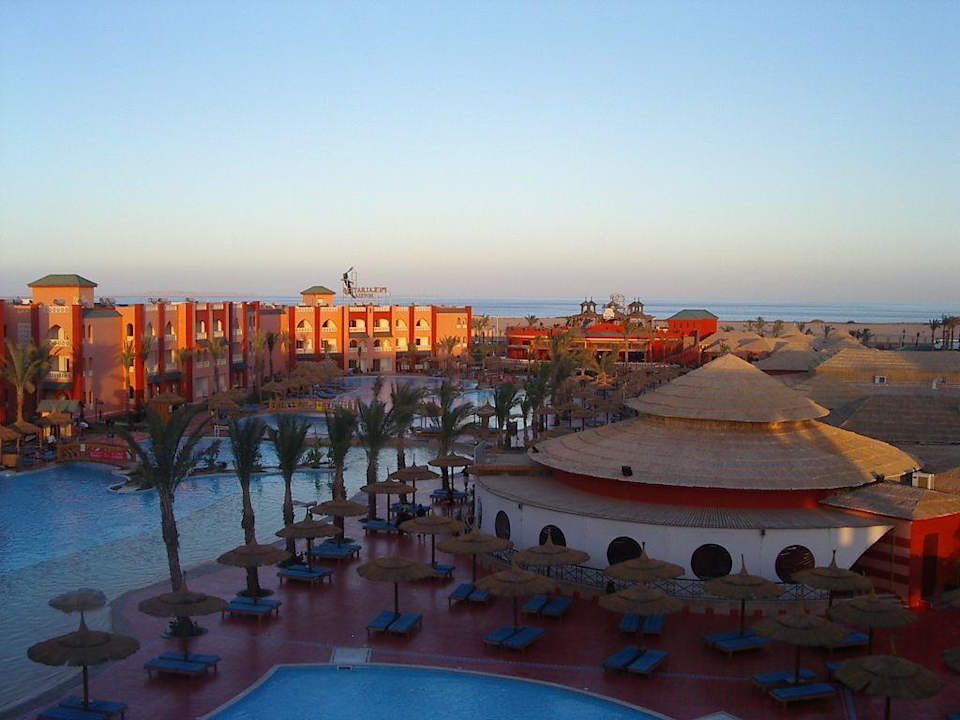 Sonnenuntergang über der Anlage Pickalbatros Aqua Vista Resort - Hurghada